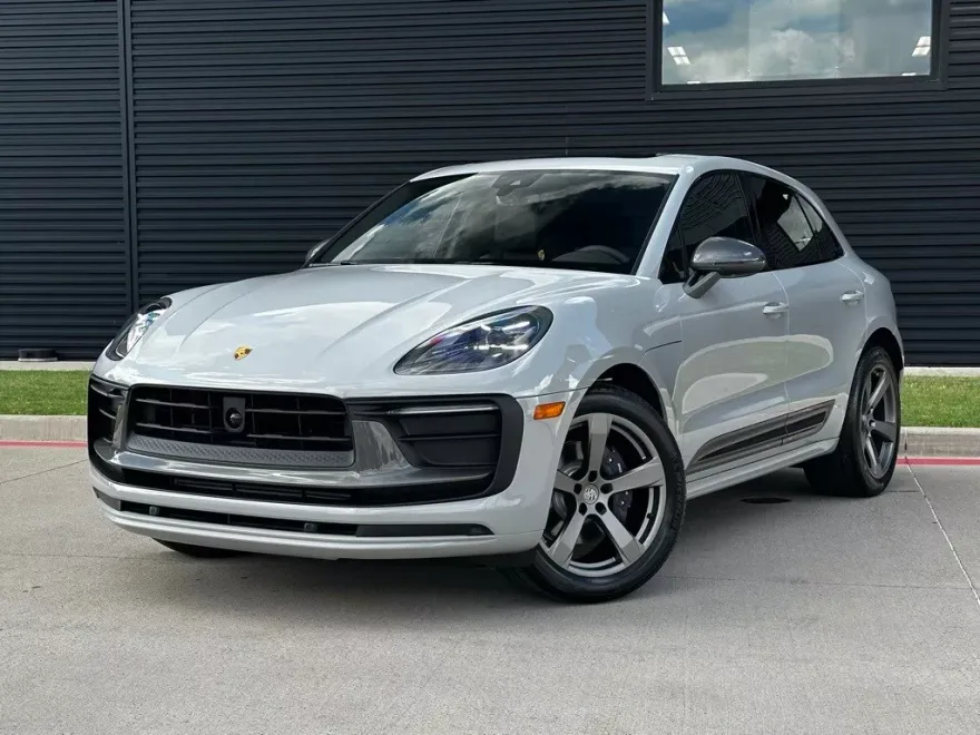 2025 Porsche Macan T photo 1