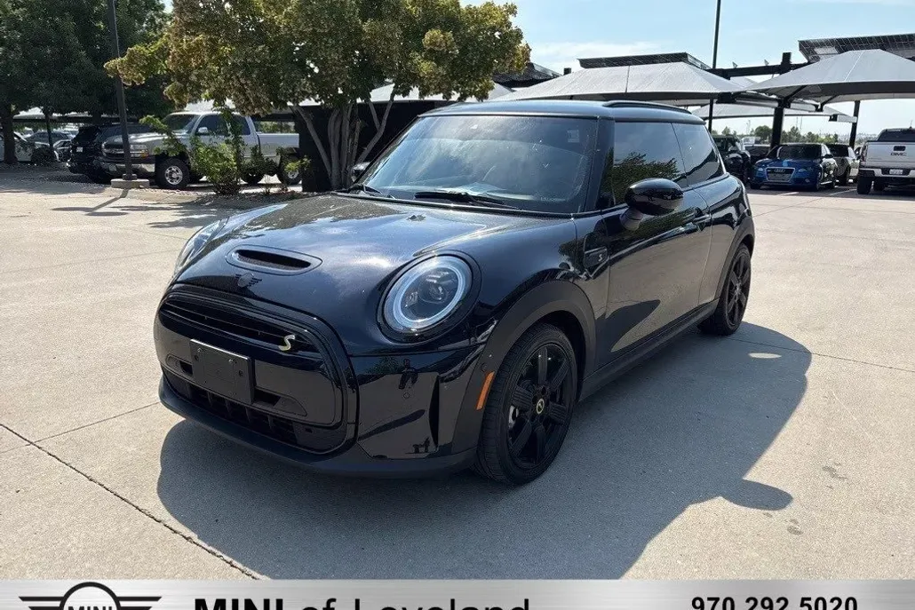 2024 Mini Cooper 2 Door Hardtop SE photo 1