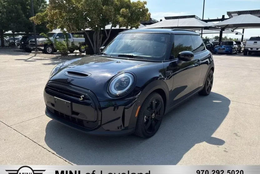 2024 Mini Cooper 2 Door Hardtop SE photo 1