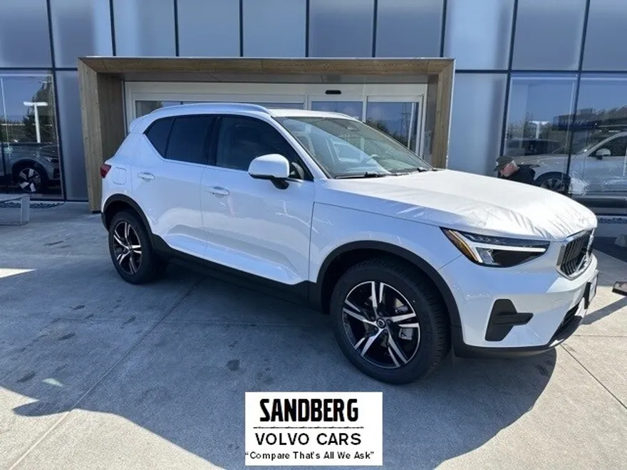 2025 Volvo XC40 Core photo 1