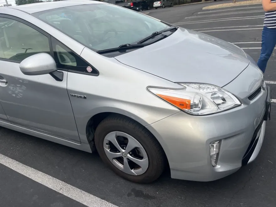 2014 Toyota Prius Three photo 1
