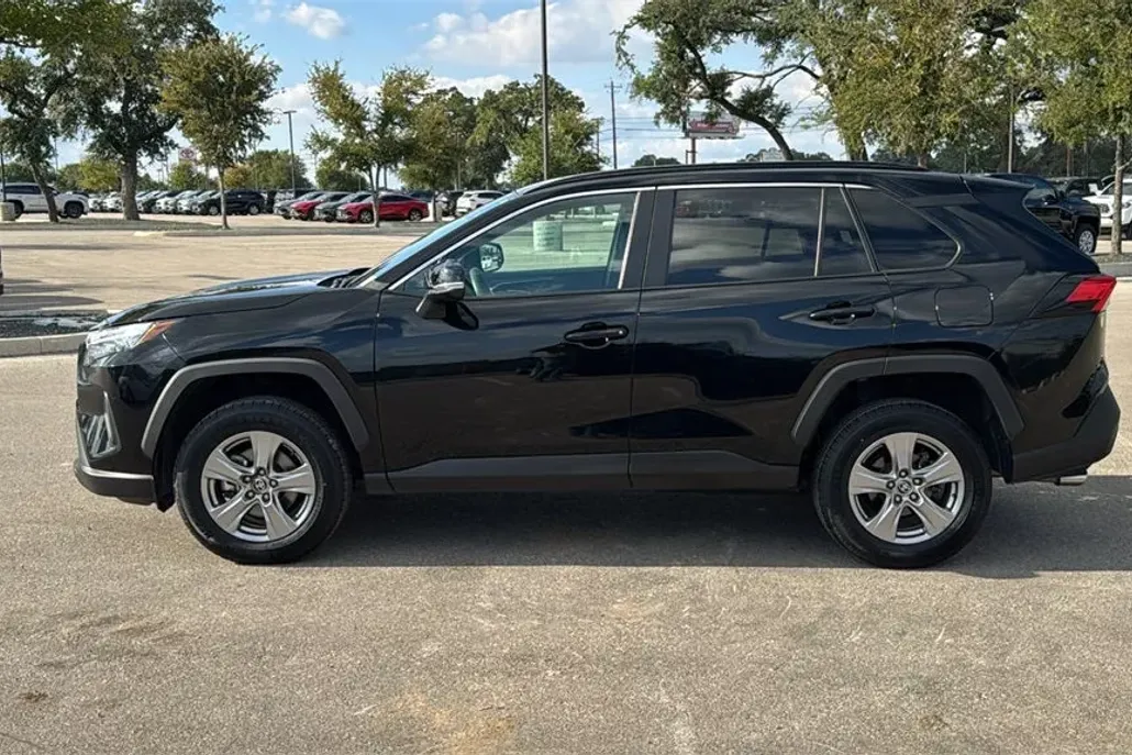 2024 Toyota RAV4 XLE photo 1