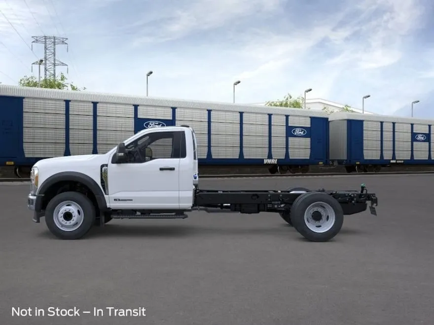2025 Ford F-600 photo 1