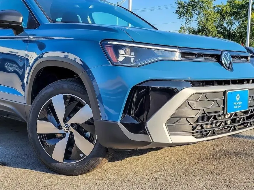 2025 Volkswagen Taos S photo 1