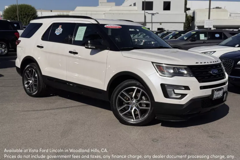 2016 Ford Explorer Sport photo 1