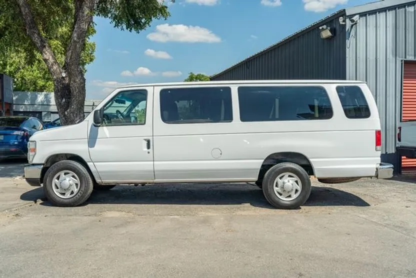 2014 Ford E-350 photo 1