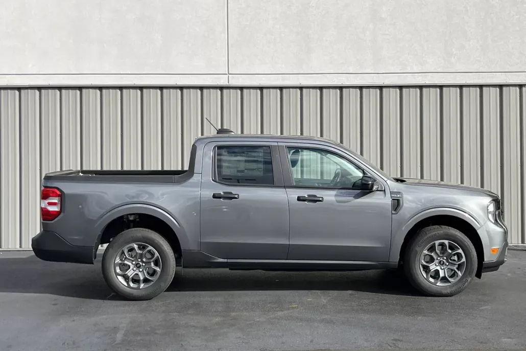 2025 Ford Maverick XLT photo 1