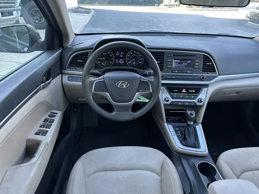 2017 Hyundai Elantra SE photo 1