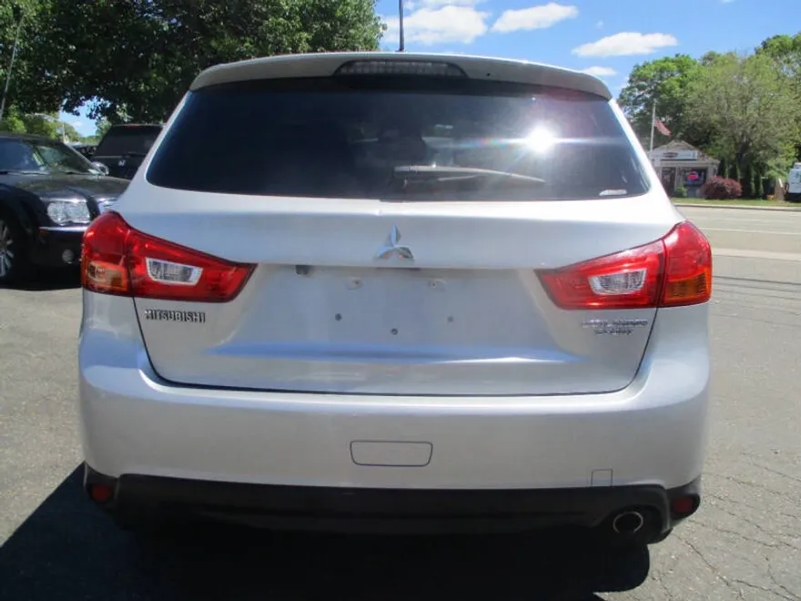 2014 Mitsubishi Outlander Sport SE photo 1