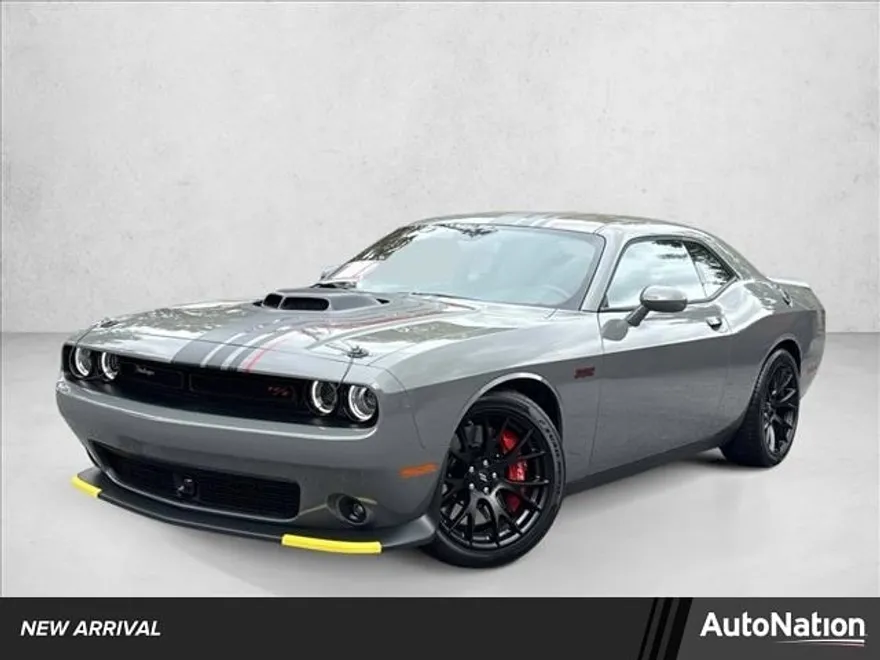 2023 Dodge Challenger R/T Scat Pack photo 1