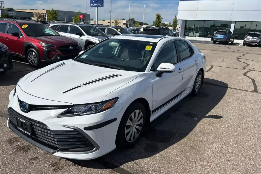2024 Toyota Camry Hybrid LE photo 1