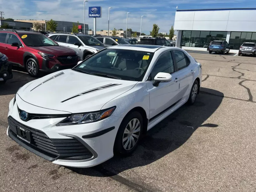 2024 Toyota Camry Hybrid LE photo 1