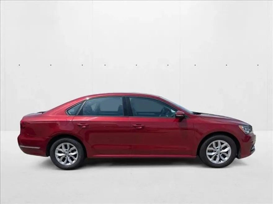 2018 Volkswagen Passat 2.0T S photo 1