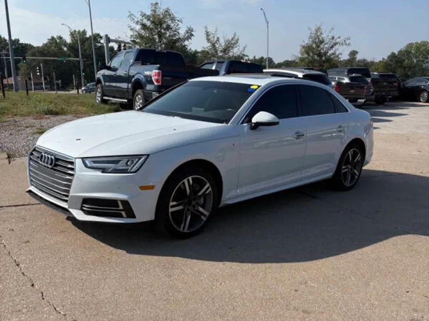 2017 Audi A4 2.0T Quattro Premium Plus photo 1