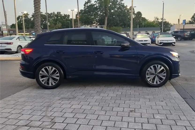 2023 Audi Q4 40 E-tron Premium Plus photo 1