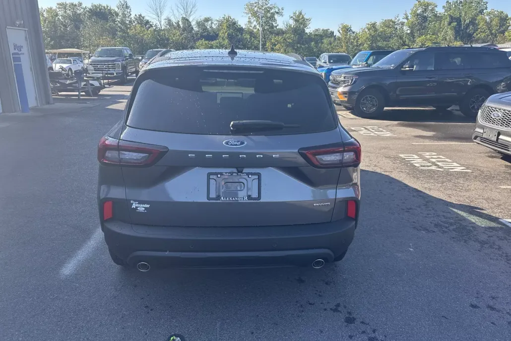 2025 Ford Escape ST-Line photo 1