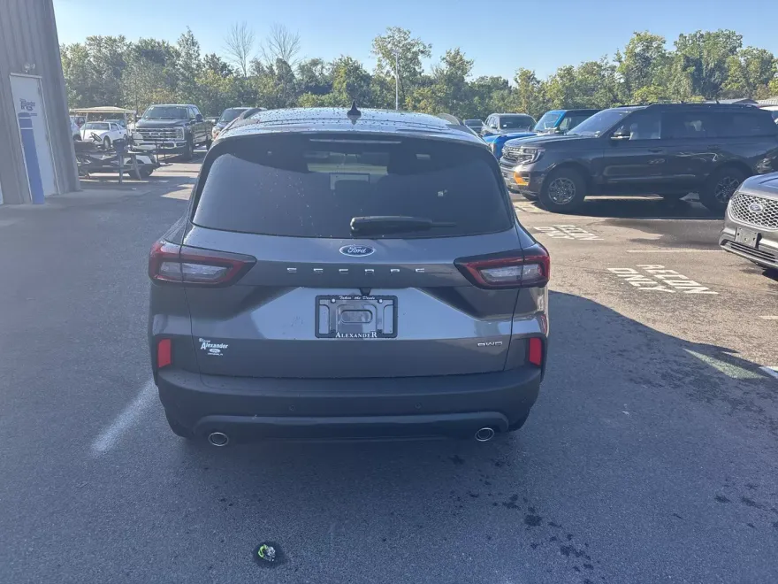 2025 Ford Escape ST-Line photo 1