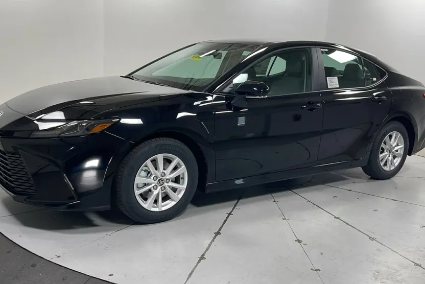 2025 Toyota Camry LE photo 1