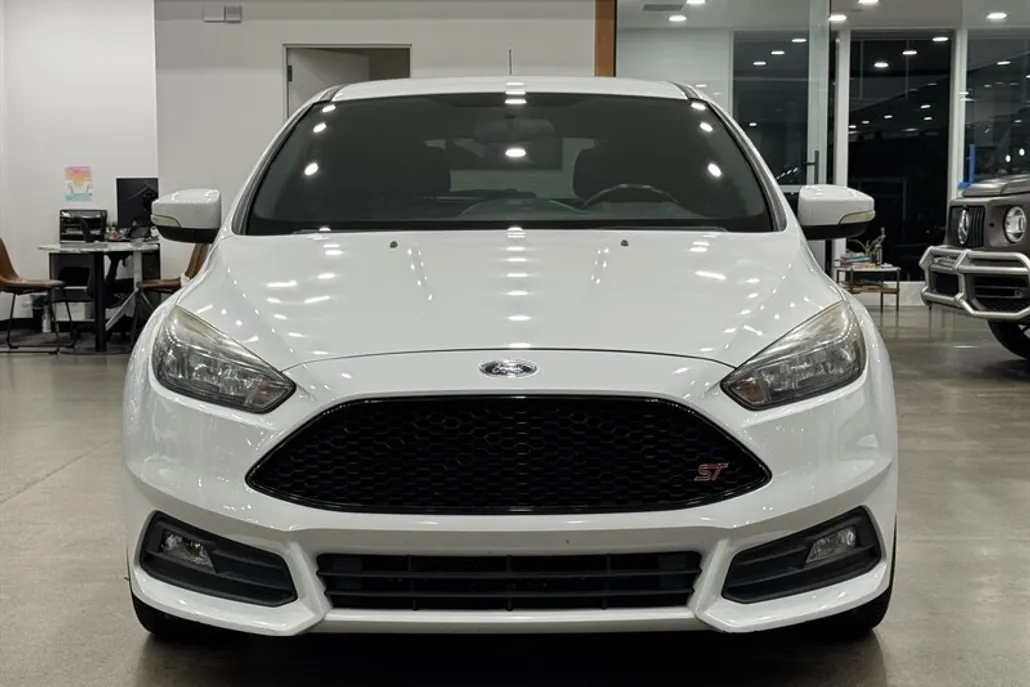 2017 Ford Focus ST photo 1