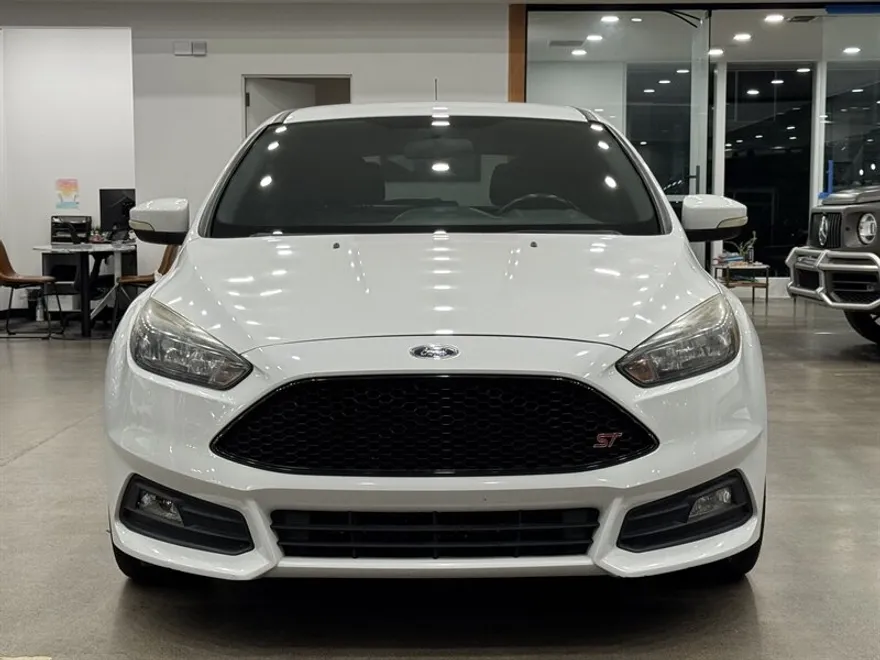 2017 Ford Focus ST photo 1