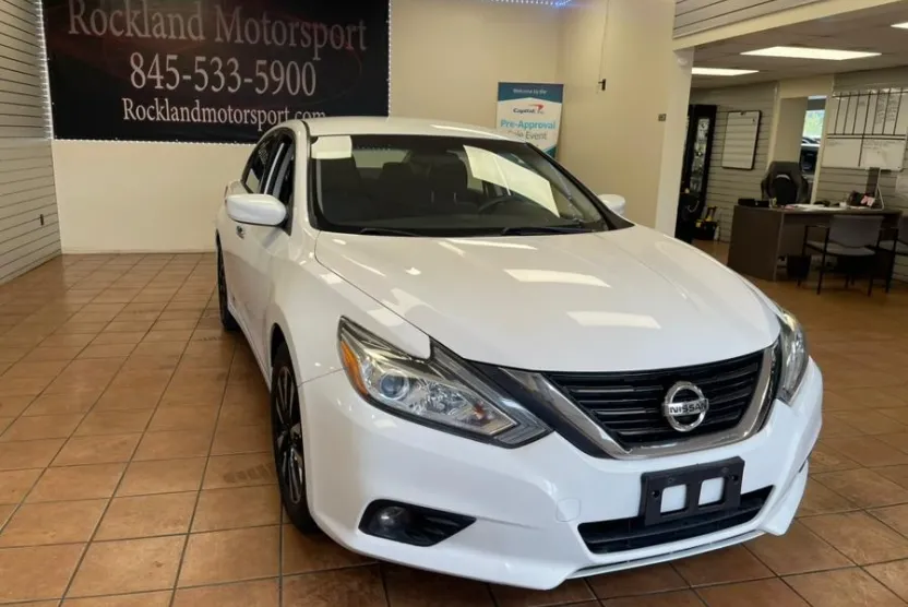 2018 Nissan Altima 2.5 SR photo 1