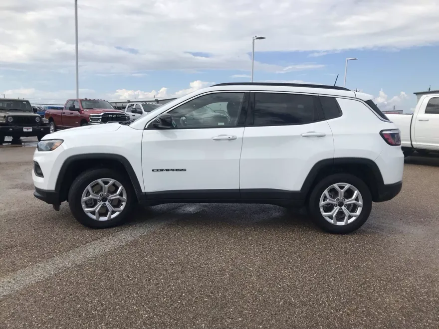 2025 Jeep Compass Latitude photo 1