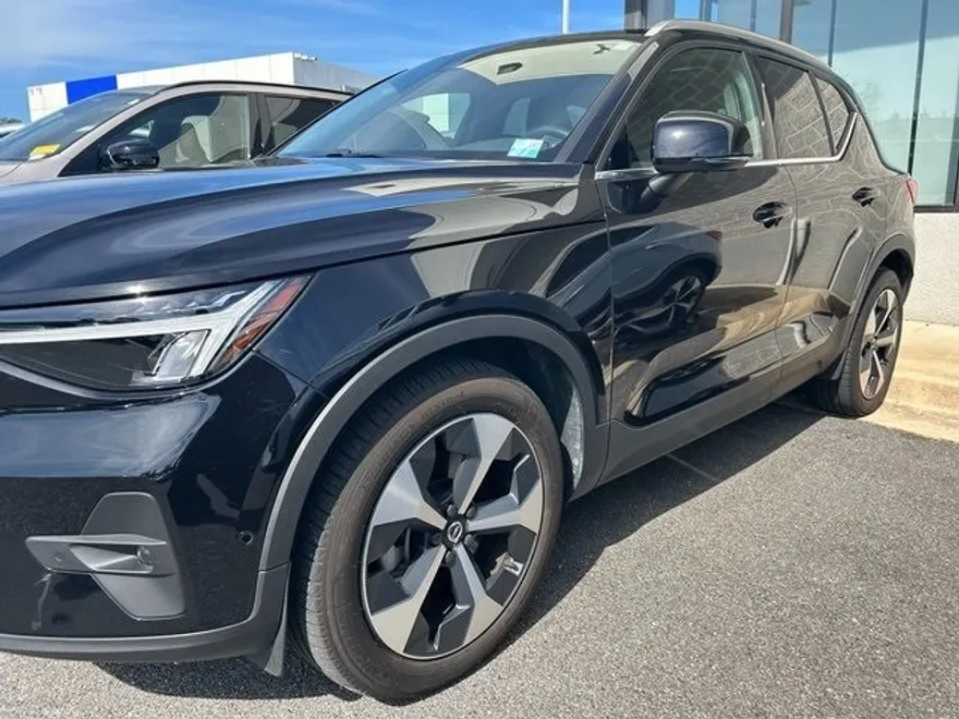 2023 Volvo XC40 AWD Plus photo 1