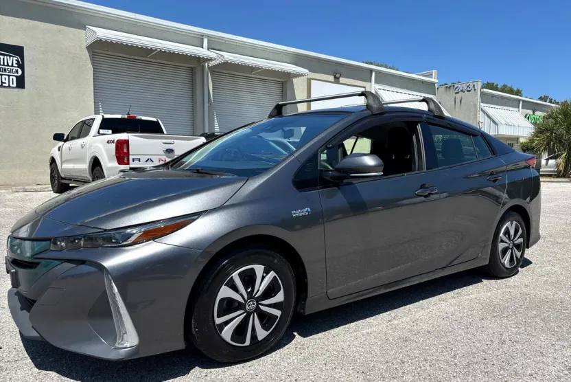 2017 Toyota Prius Prime Premium photo 1