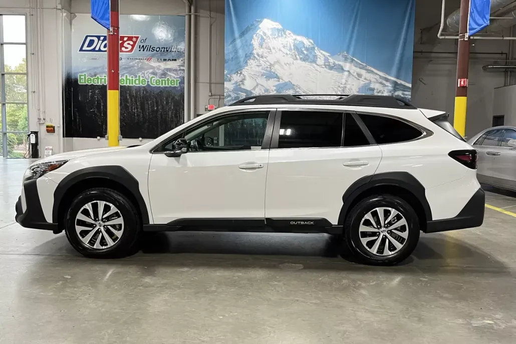 2024 Subaru Outback Premium photo 1