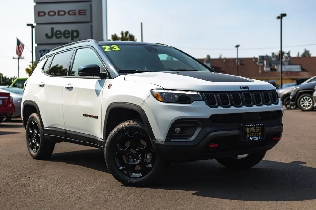 2023 Jeep Compass Trailhawk photo 1