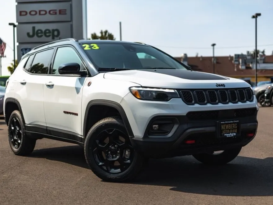 2023 Jeep Compass Trailhawk photo 1
