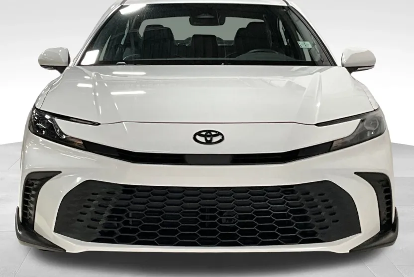 2025 Toyota Camry SE photo 1