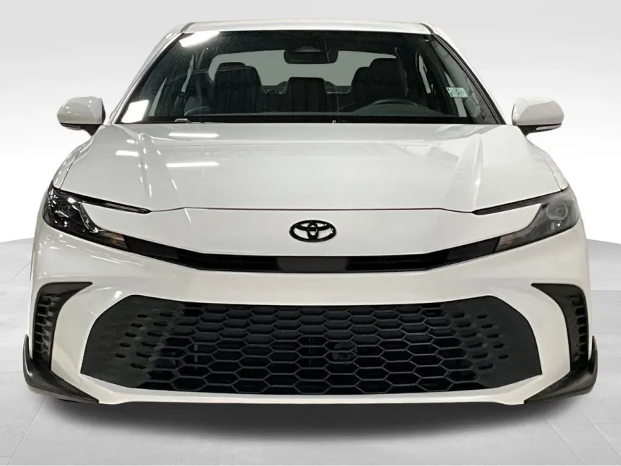2025 Toyota Camry SE photo 1