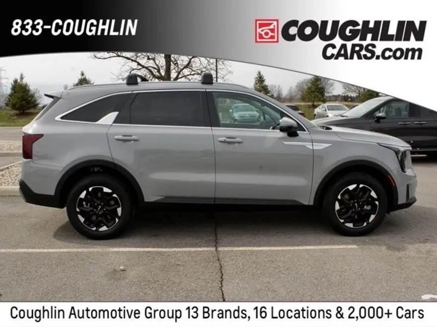 2025 Kia Sorento S photo 1