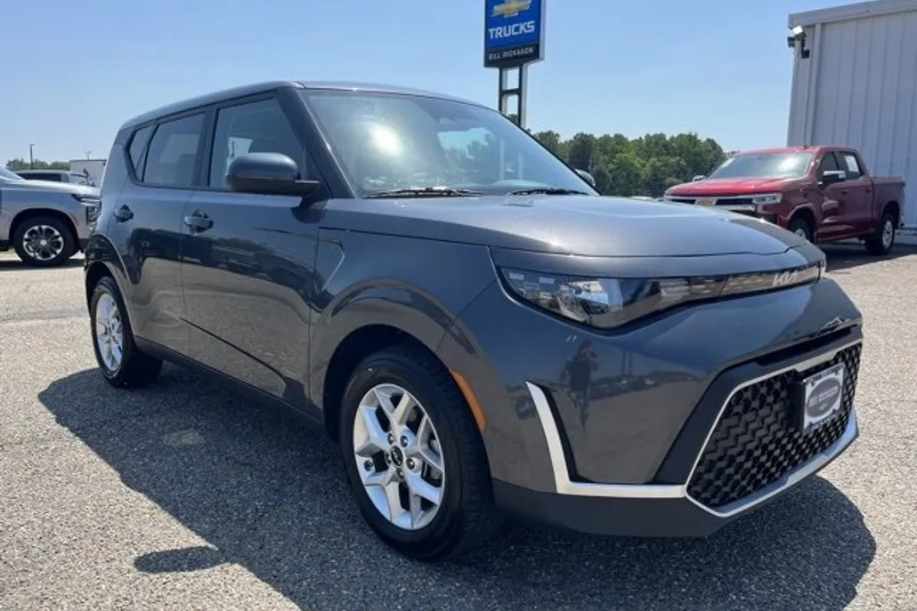 2023 Kia Soul LX photo 1
