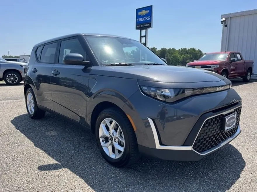 2023 Kia Soul LX photo 1