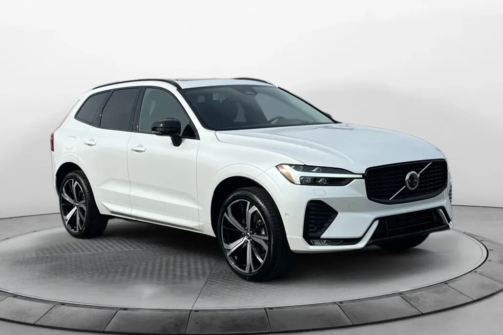 2025 Volvo XC60 B5 photo 1
