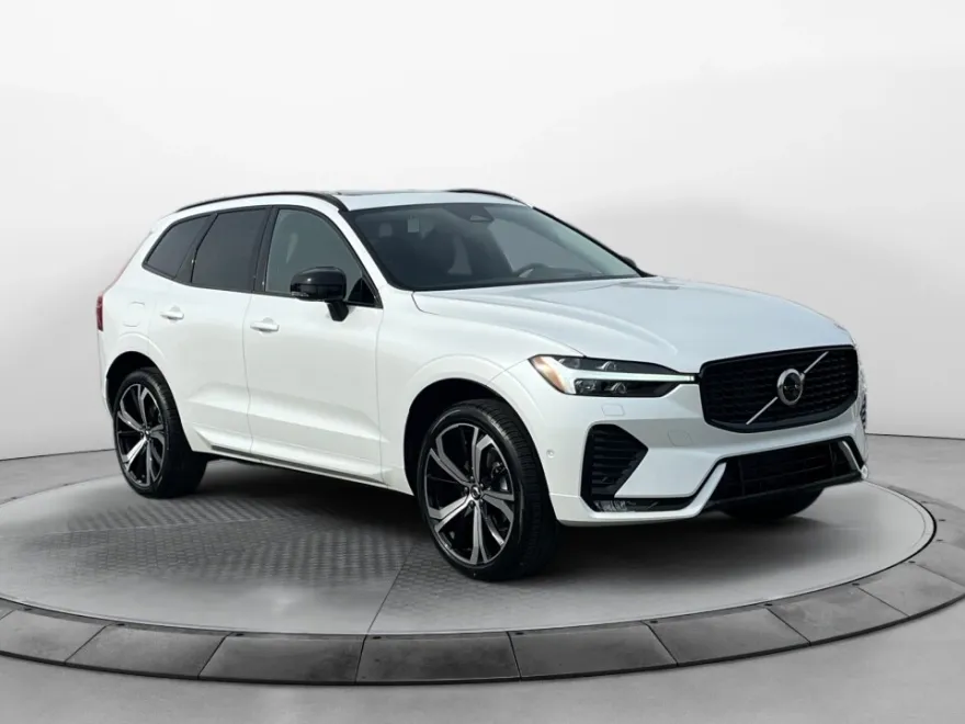 2025 Volvo XC60 B5 photo 1