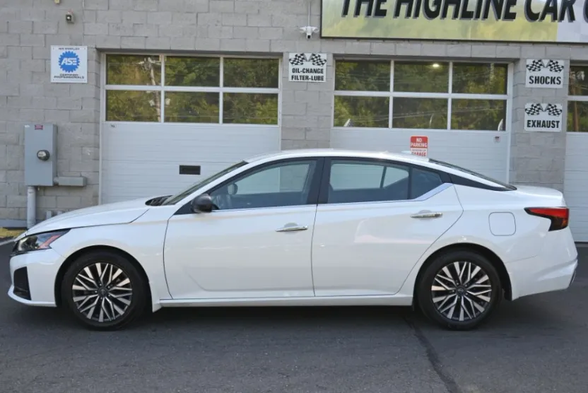 2025 Nissan Altima SV photo 1