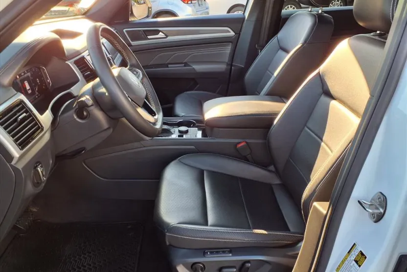 2021 Volkswagen Atlas Cross Sport SEL photo 1