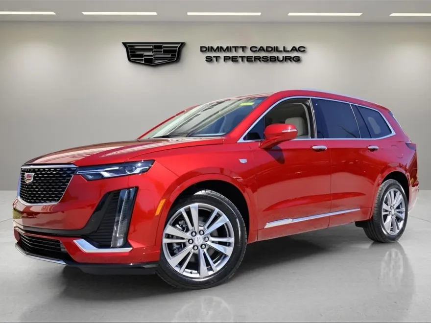 2025 Cadillac XT4 Premium Luxury photo 1