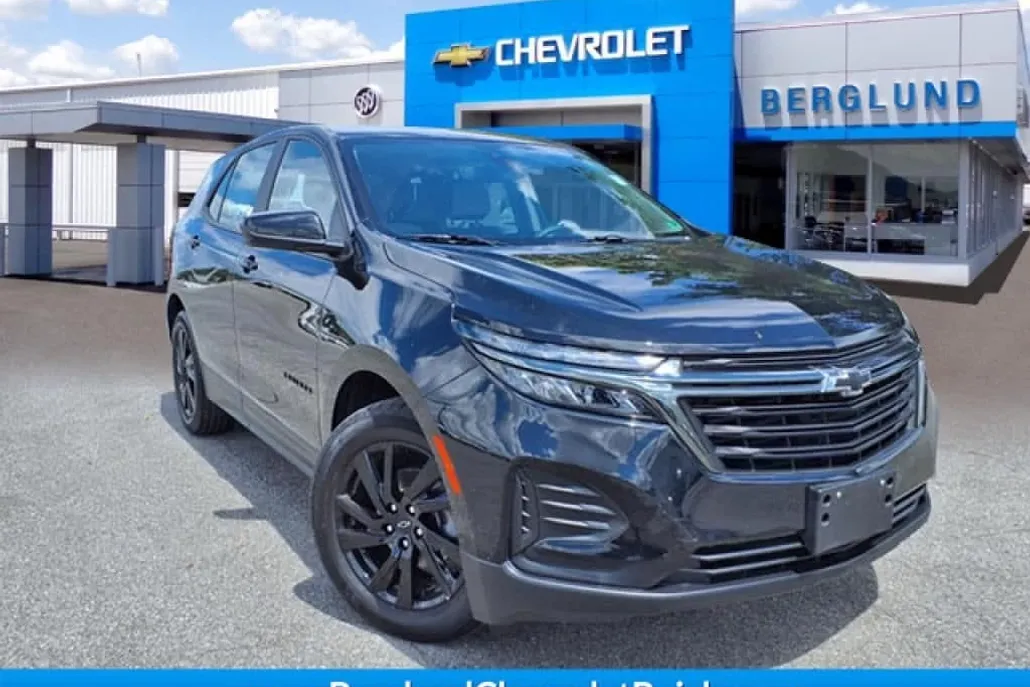 2023 Chevrolet Equinox LS photo 1