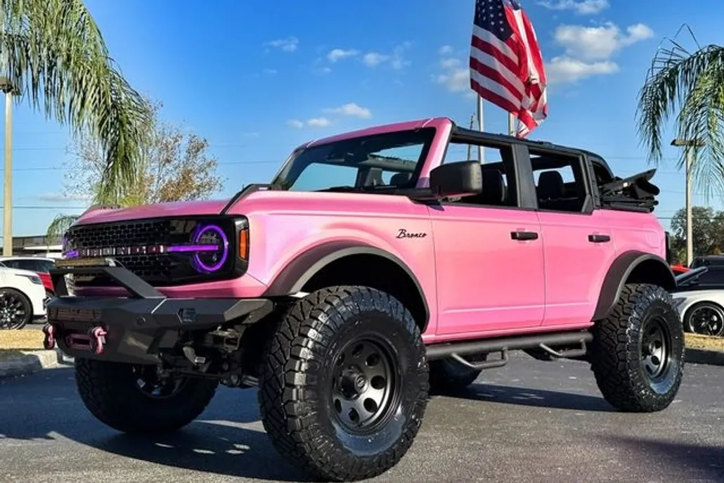2024 Ford Bronco photo 1