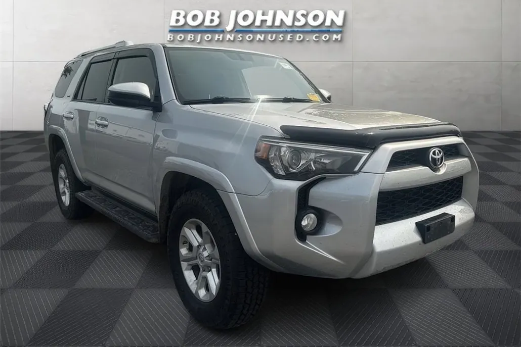 2018 Toyota 4Runner SR5 photo 1