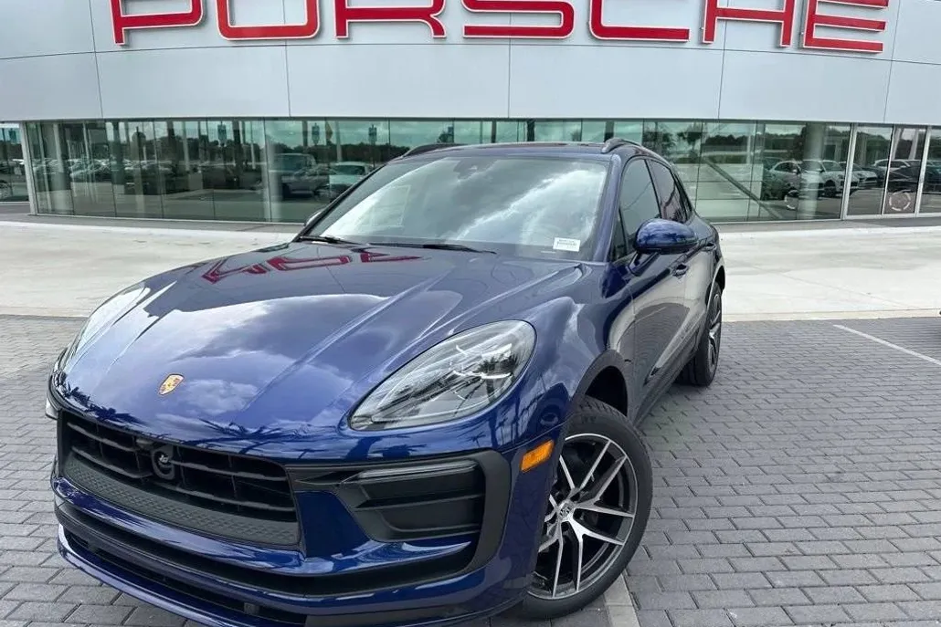 2025 Porsche Macan T photo 1