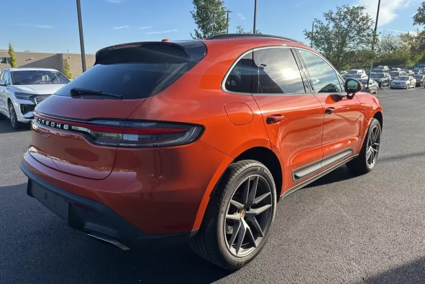 2024 Porsche Macan photo 1
