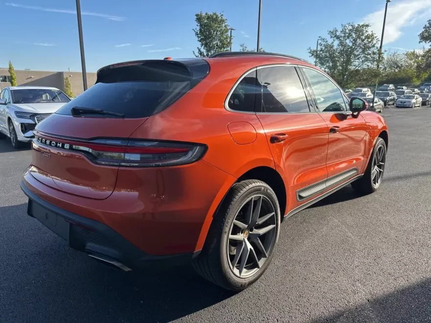 2024 Porsche Macan photo 1