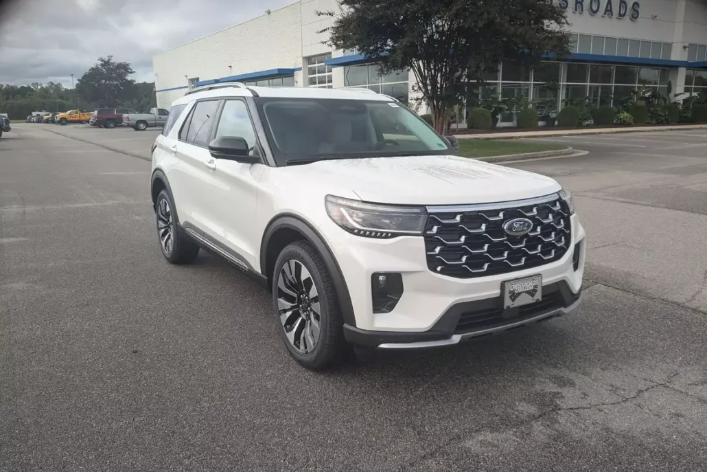 2025 Ford Explorer Platinum photo 1