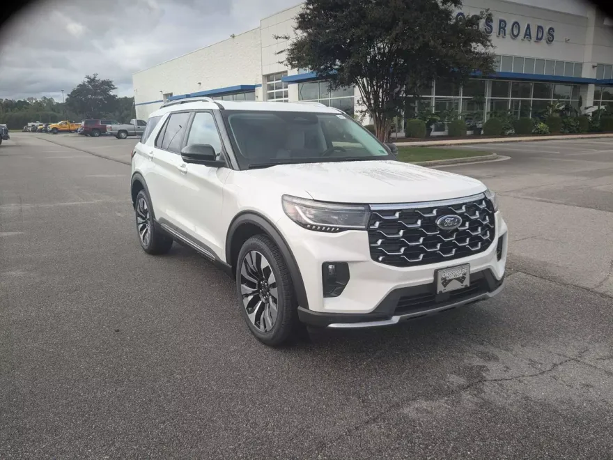 2025 Ford Explorer Platinum photo 1