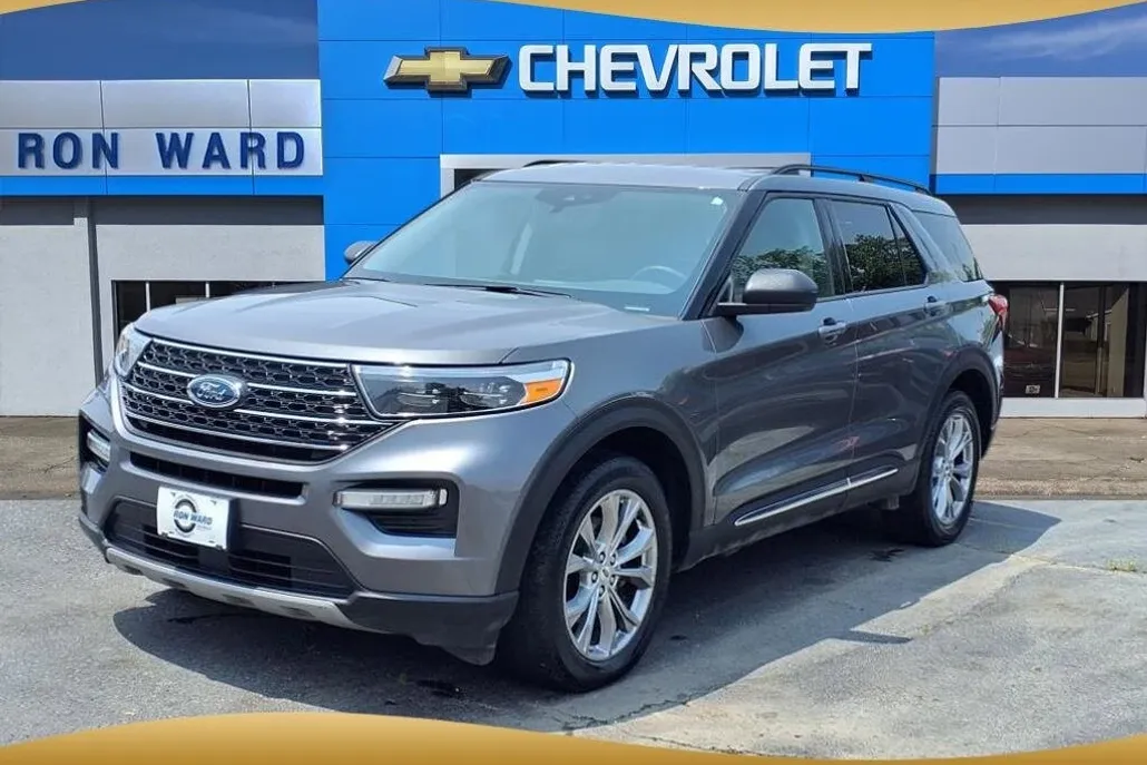 2023 Ford Explorer XLT photo 1